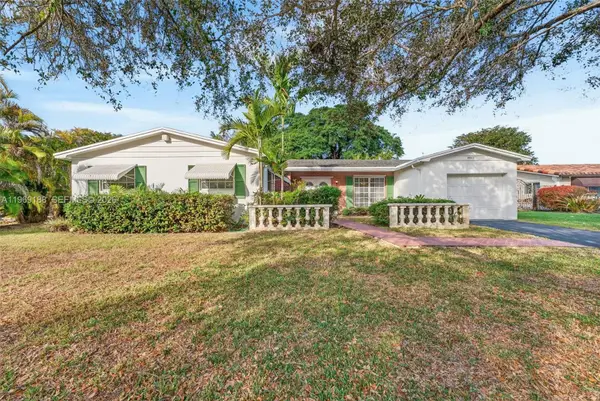 9940 SW 97th Ct, Miami, FL 33176