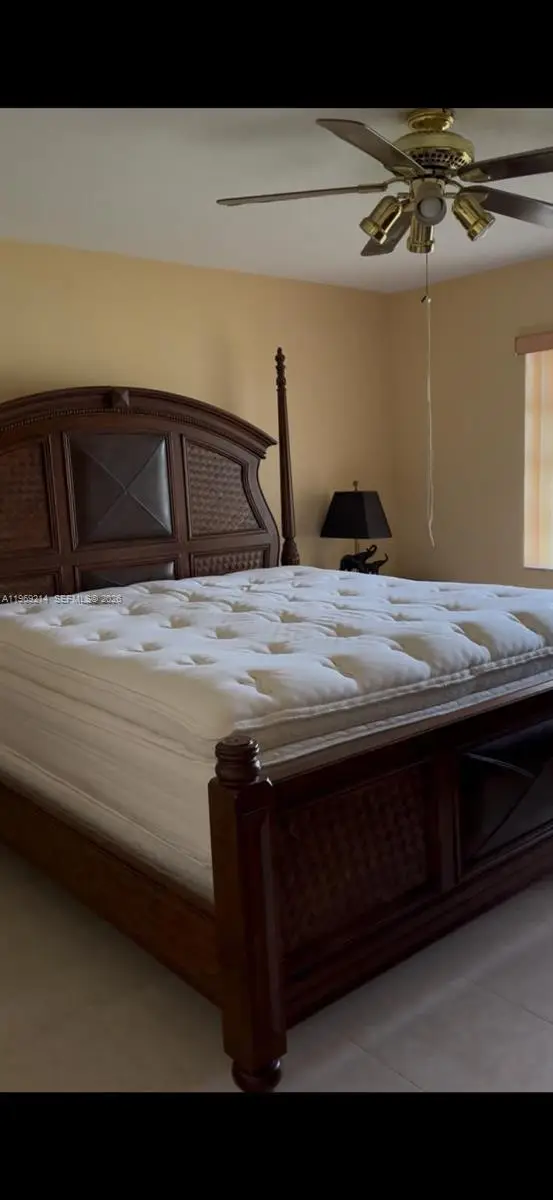 18 SW 13th St, Dania Beach, FL 33004