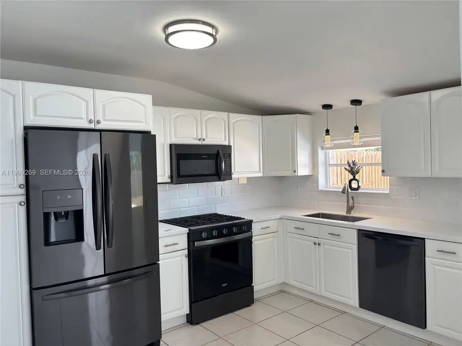 6751 Cleveland St, Hollywood, FL 33024 - #3