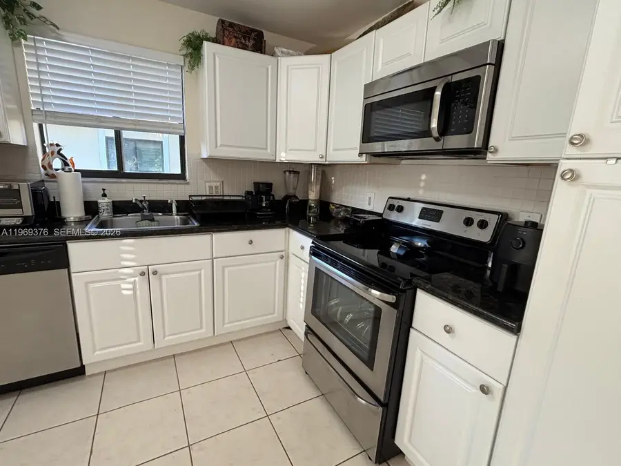 432 Lakeview Dr #201, Weston, FL 33326 - #2