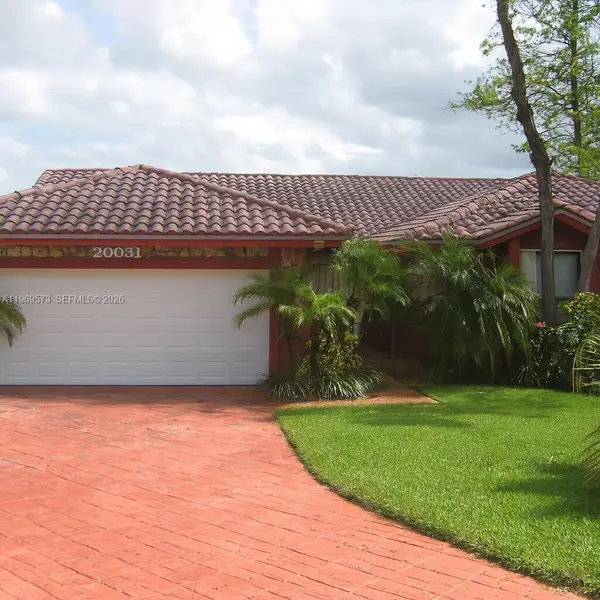 20031 NW 63rd Ave, Hialeah, FL 33015