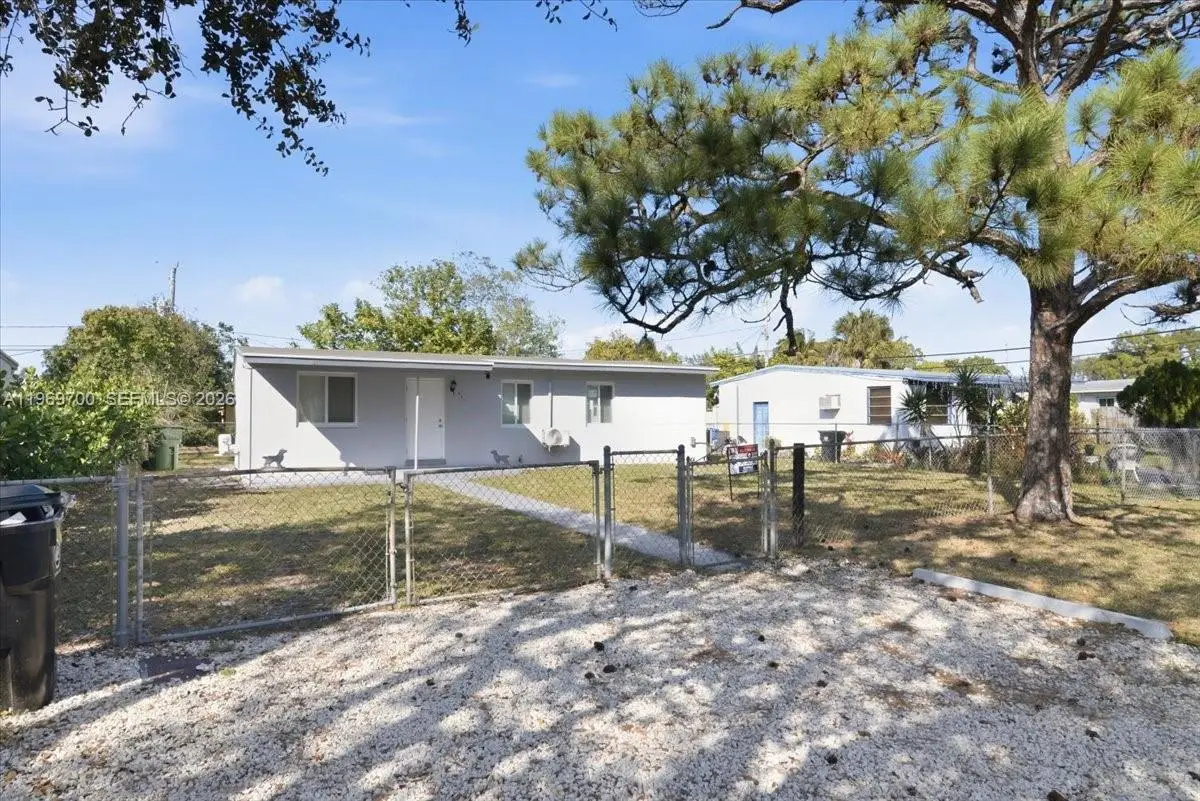 931 Chateau Park Dr, Fort Lauderdale, FL 33311 - #1