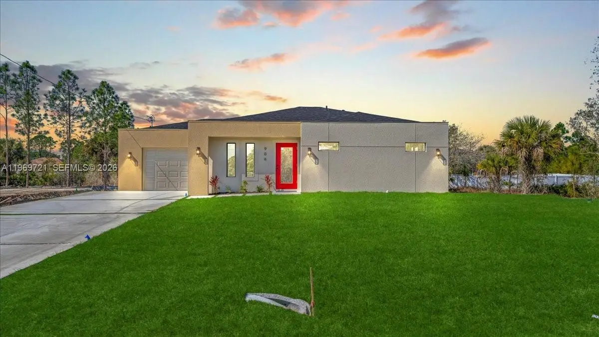 906 Capetown Ave, Lehigh Acres, FL 33974 - #1