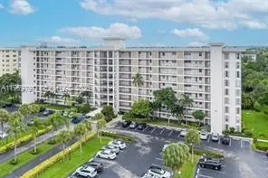 3150 N Palm Aire Dr #905, Pompano Beach, FL 33069