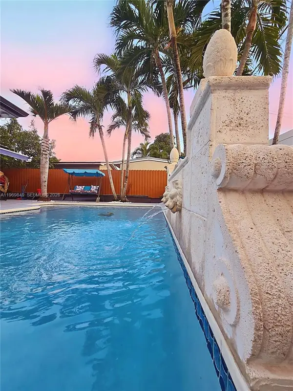 300 NW 77th Way, Pembroke Pines, FL 33024