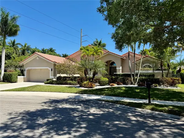 1040 Sandalwood Ln, Weston, FL 33326