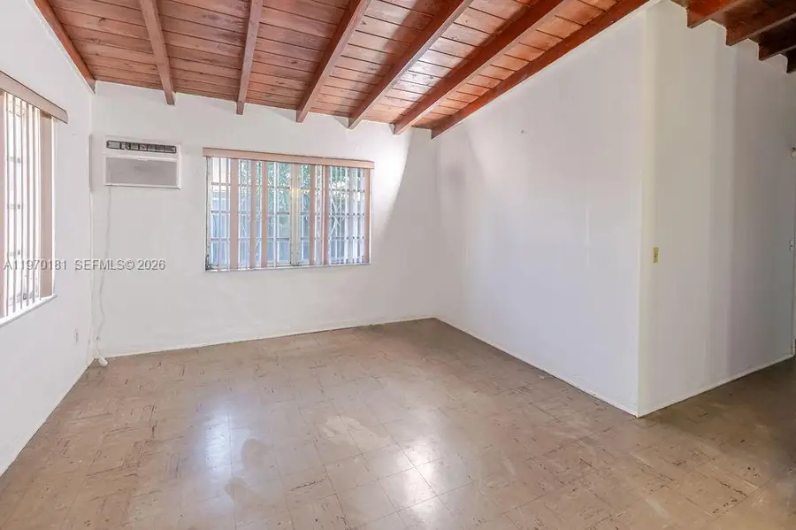 670 SE 1st St, Hialeah, FL 33010 - #2