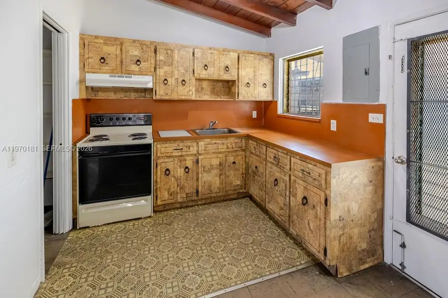 670 SE 1st St, Hialeah, FL 33010 - #3