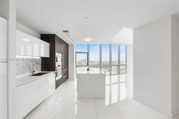 851 NE 1st Ave #3202, Miami, FL 33132