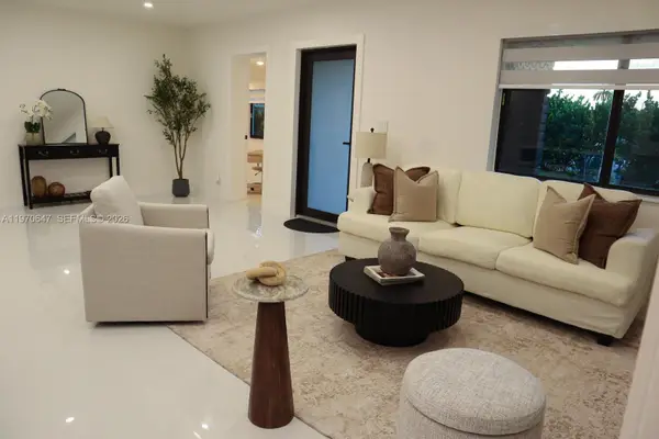 930 NE 163rd St, North Miami Beach, FL 33162