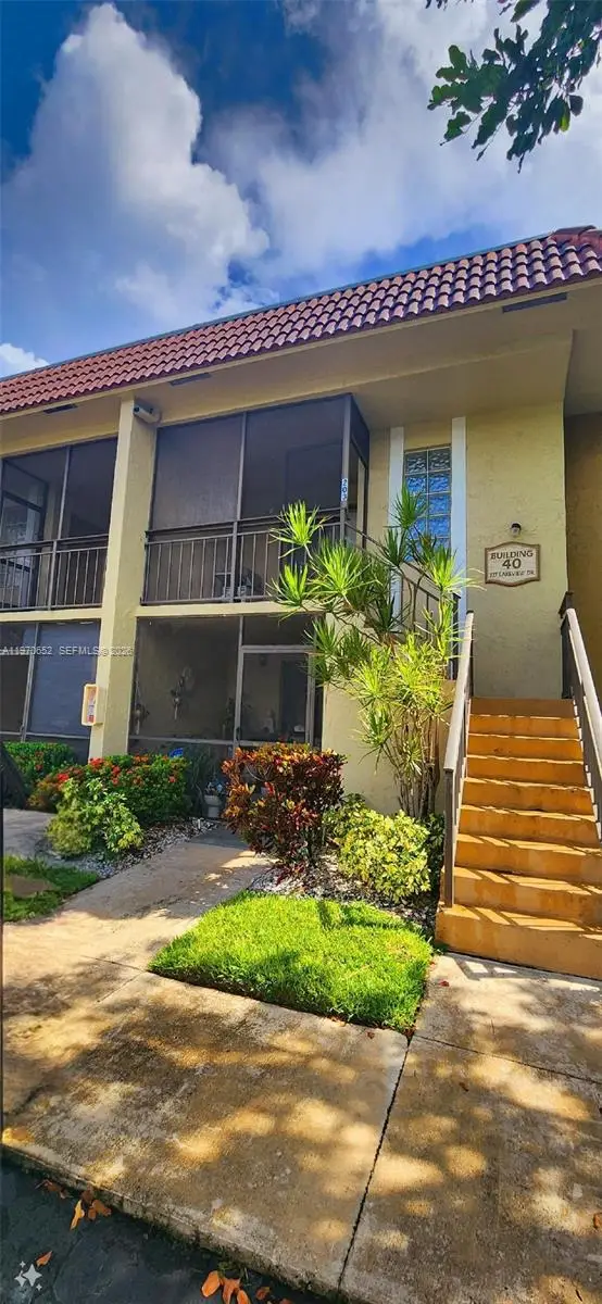 327 Lakeview Dr #103, Weston, FL 33326 - #1