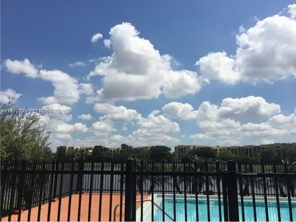 9688 Fontainebleau Blvd #409, Miami, FL 33172