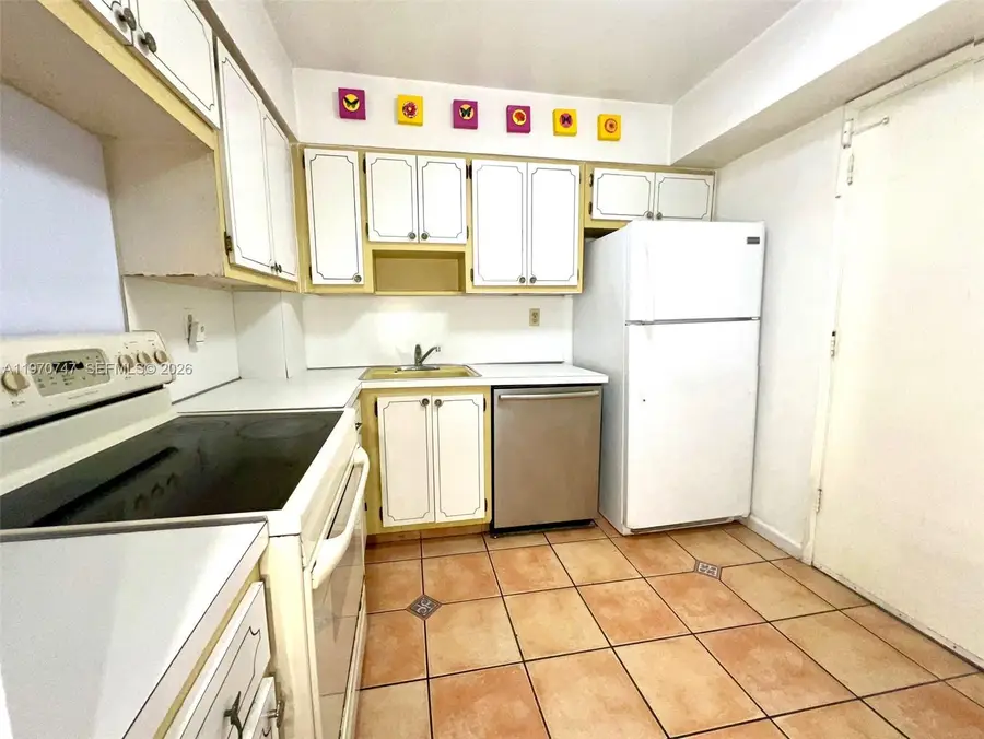 1658 Bay Rd #203, Miami Beach, FL 33139 - #3