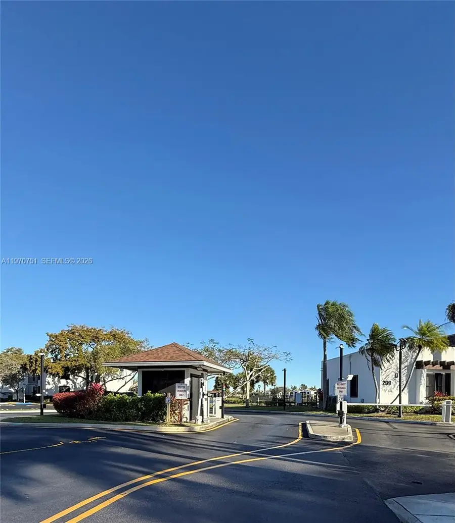201 Lake Pointe Dr #202, Oakland Park, FL 33309 - #2