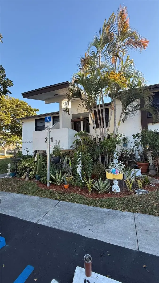 201 Lake Pointe Dr #202, Oakland Park, FL 33309 - #3