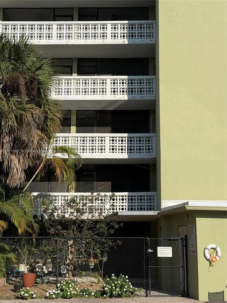 1425 Arthur St #315B, Hollywood, FL 33020 - #3