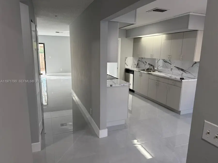 2700 N 34th Ave #I, Hollywood, FL 33021 - #3