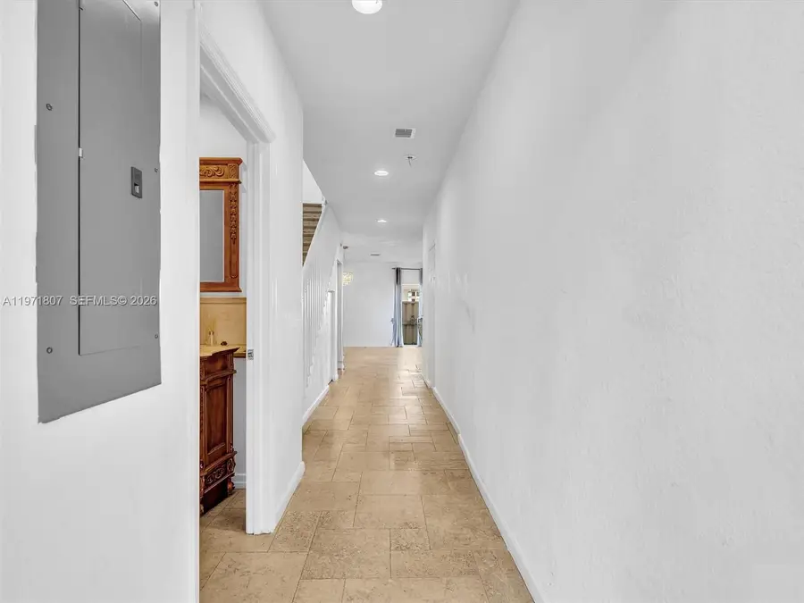 21 SE 3rd Ave, Hallandale Beach, FL 33009 - #2