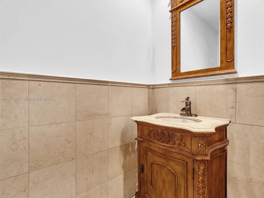 21 SE 3rd Ave, Hallandale Beach, FL 33009 - #3