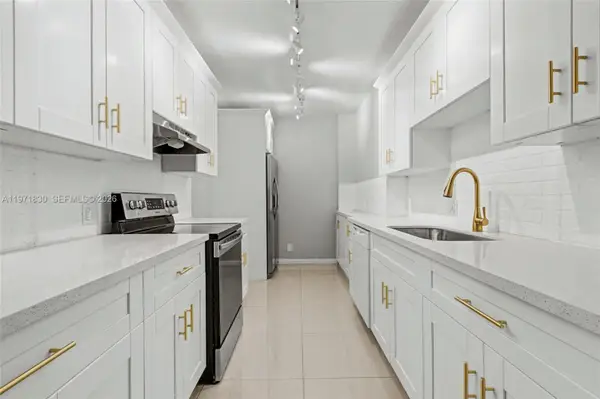 4200 Hillcrest Dr #406, Hollywood, FL 33021