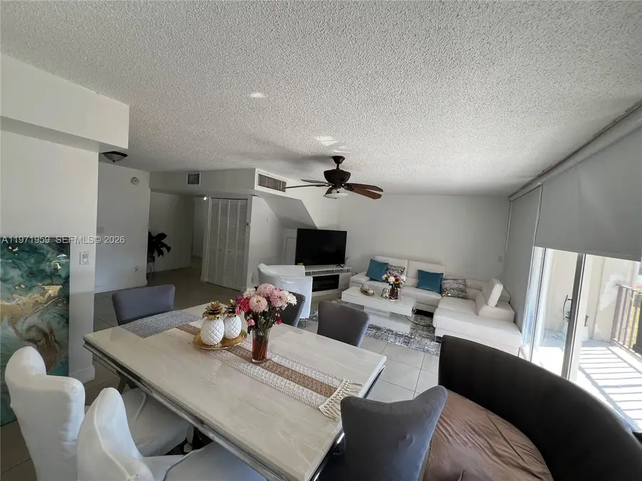 9240 Fontainebleau Blvd #207, Miami, FL 33172 - #3