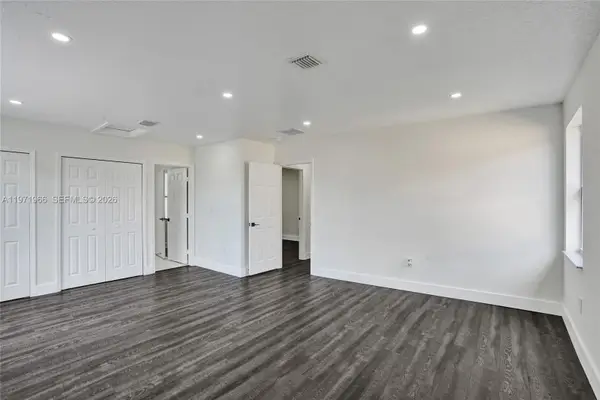 14422 N Royal Cove Cir, Davie, FL 33325