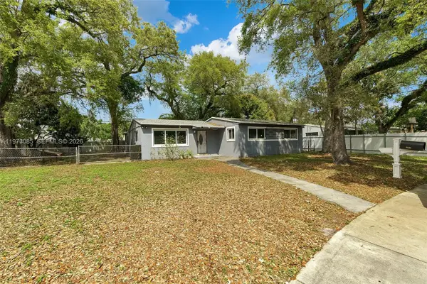 2521 NW 170th St, Miami Gardens, FL 33056