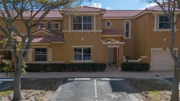 8520 NW 139th Ter, Miami Lakes, FL 33016