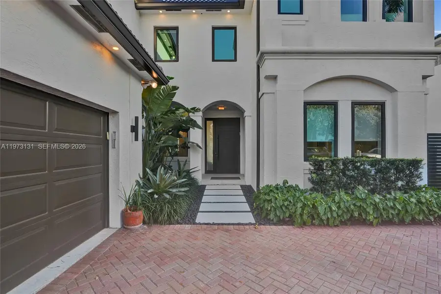 1572 NE 194th St, Miami, FL 33179 - #2