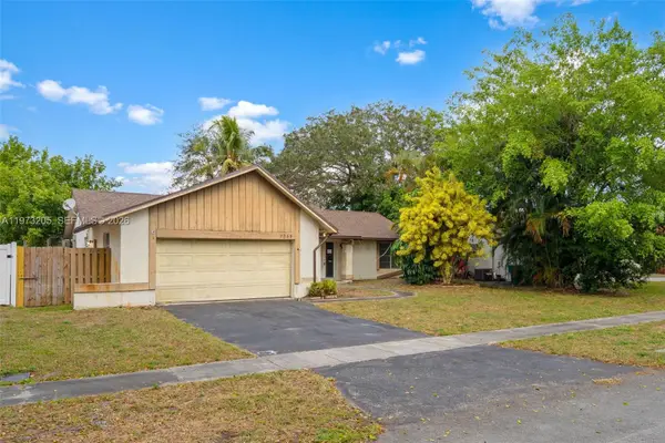 7389 NW 48th Pl, Lauderhill, FL 33319