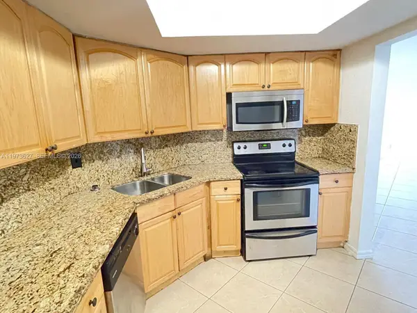 7410 SW 82nd St #K202, Miami, FL 33143