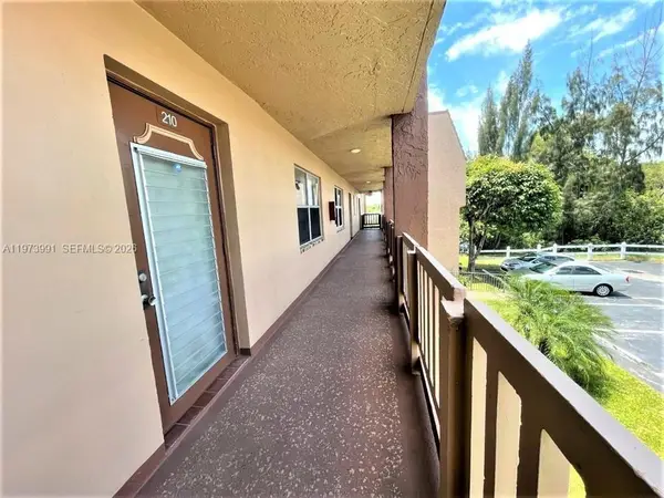 9900 Sunrise Lakes Blvd #210, Sunrise, FL 33322