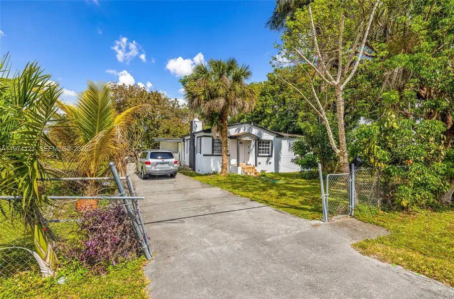 219 NE 141st St, Miami, FL 33161 - #3