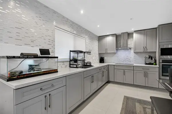 221 NE 212th St, Miami, FL 33179