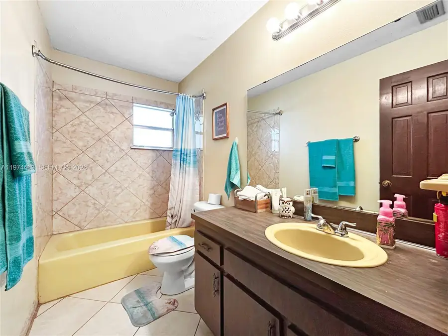 614 Huntington St, Brandon, FL 33511 - #3