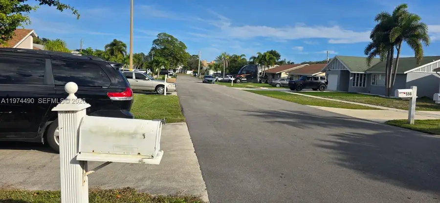 565 NW 54th St, Boca Raton, FL 33487 - #2