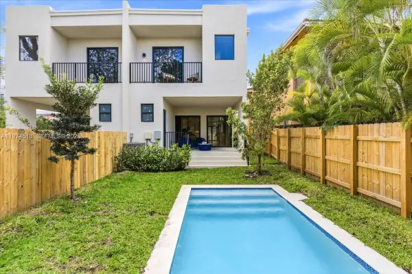 2925 SW 36th Ave, Miami, FL 33133