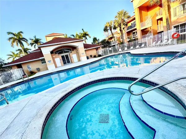 6900 SW 39th St #207J, Davie, FL 33314