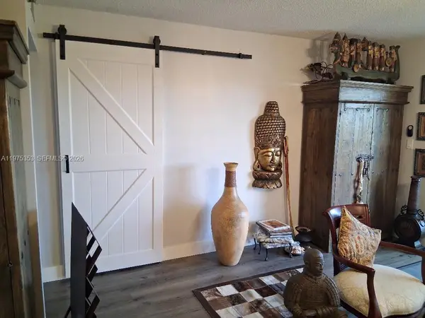 1000 St Charles Pl #609, Pembroke Pines, FL 33026