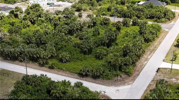 327 Lancelot Ave, Lehigh Acres, FL 33974