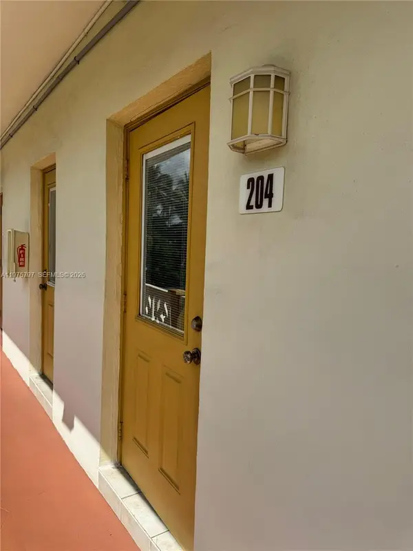 5121 W Oakland Park Blvd #204, Lauderdale Lakes, FL 33313