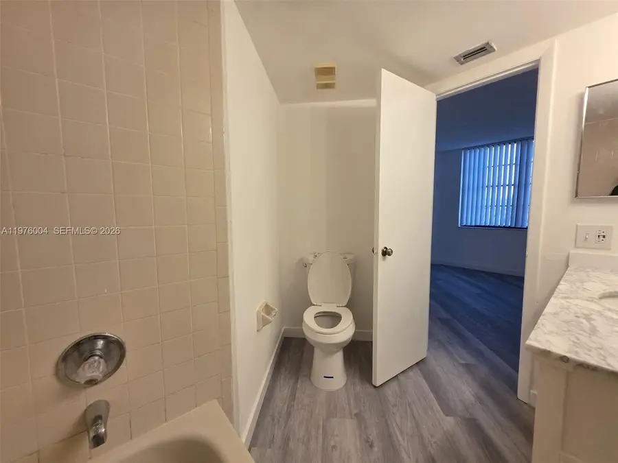 210 Lake Pointe Dr #304, Oakland Park, FL 33309 - #2