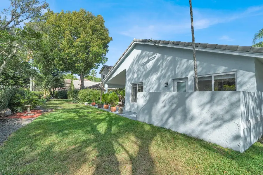 2091 Island Cir, Weston, FL 33326 - #2