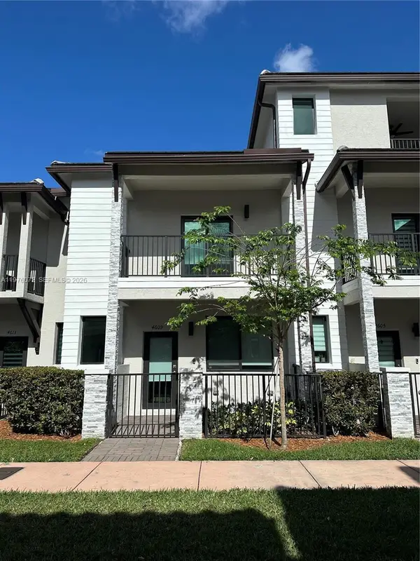 4609 NW 83rd Path, Doral, FL 33166