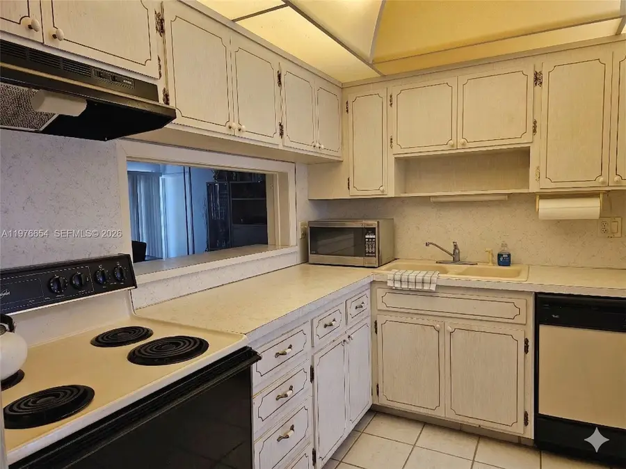 330 SE 2nd St #403H, Hallandale Beach, FL 33009 - #3