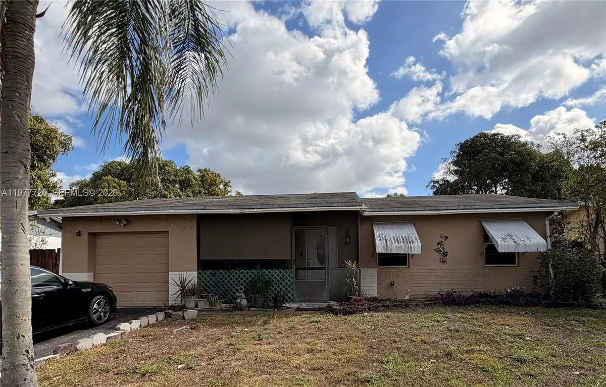 304 SW 77th Ave, North Lauderdale, FL 33068 - #1