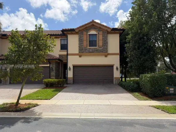 12350 S Village Cir, Davie, FL 33325