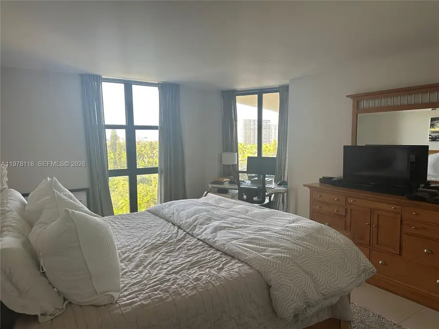 1000 Quayside Ter #905, Miami, FL 33138 - #3