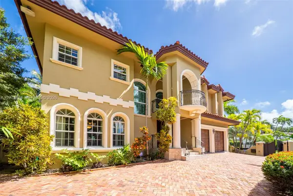 4501 N Bay Rd, Miami Beach, FL 33140