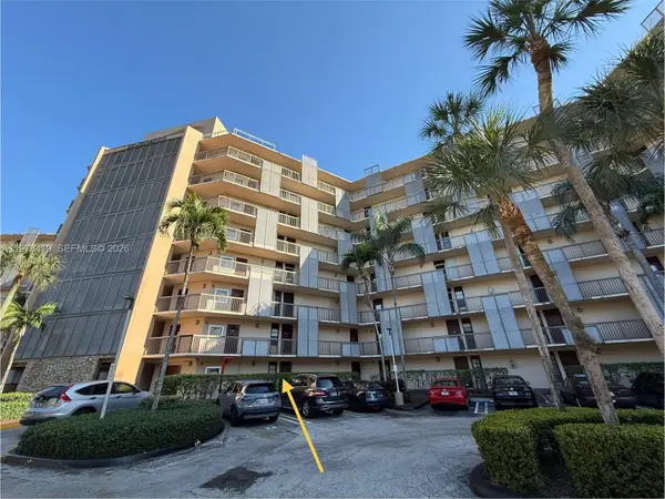 3301 N Country Club Dr #106, Aventura, FL 33180